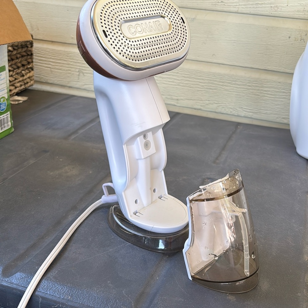 Conair steamer water vessel (part)